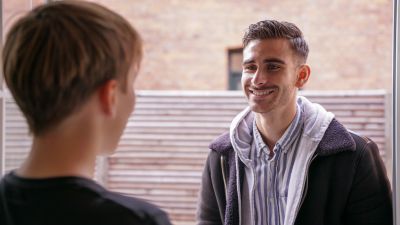 Smilende mentor fra MentorNorge til privatundervisning