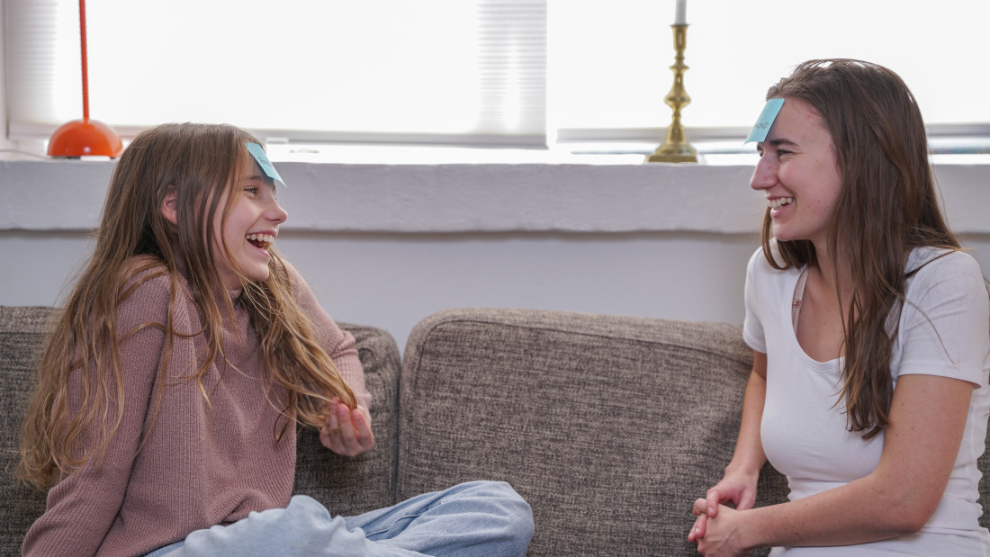 Mentor og mentee koser seg med spill til privatundervisning med MentorNorge